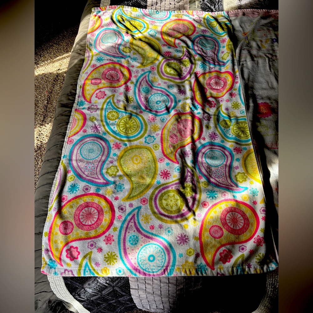 Colorful Floral and Paisley Towels - Picture 2 of 8